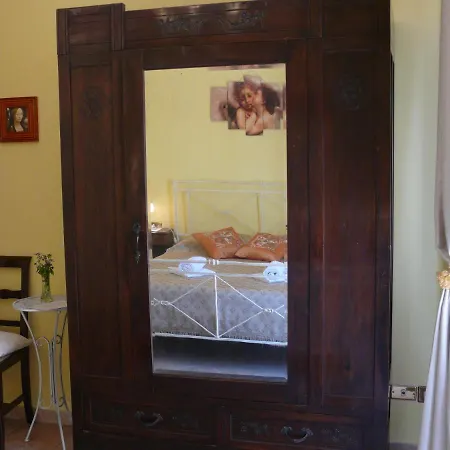 לינה וארוחת בוקר Antica Bottega Di 3*